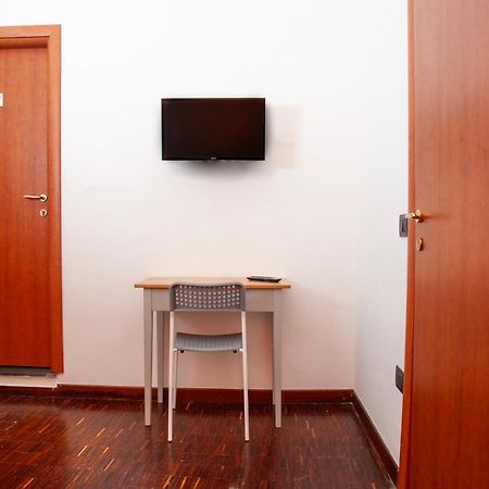 Palazzo Carafa Della Spina Room And Apartment เนเปิลส์ ภายนอก รูปภาพ