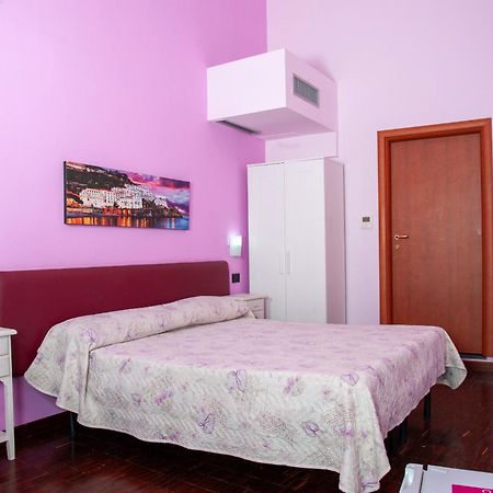 Palazzo Carafa Della Spina Room And Apartment เนเปิลส์ ภายนอก รูปภาพ