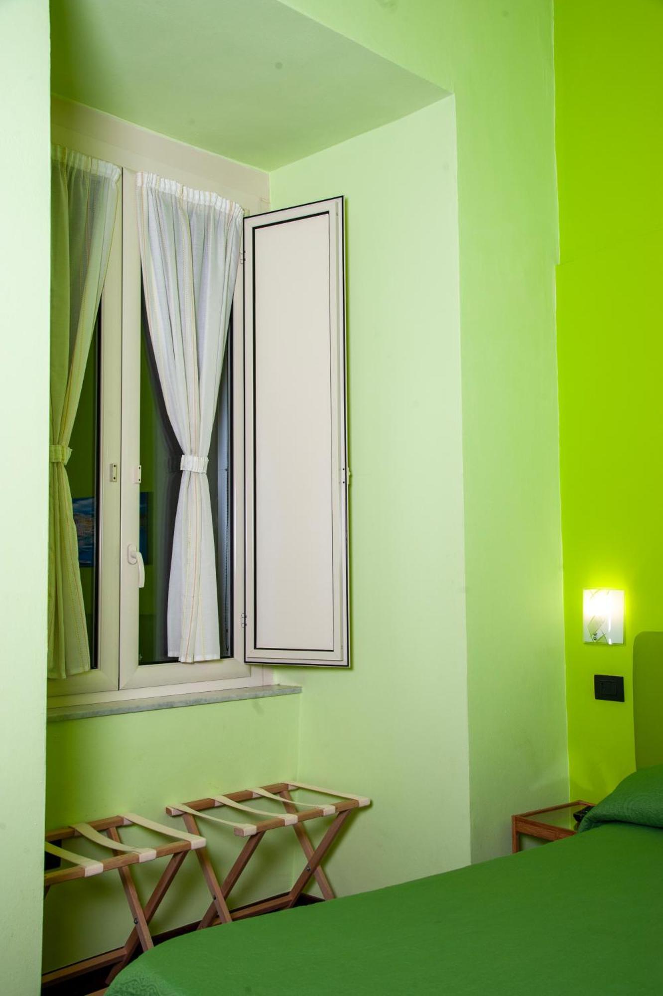 Palazzo Carafa Della Spina Room And Apartment เนเปิลส์ ภายนอก รูปภาพ