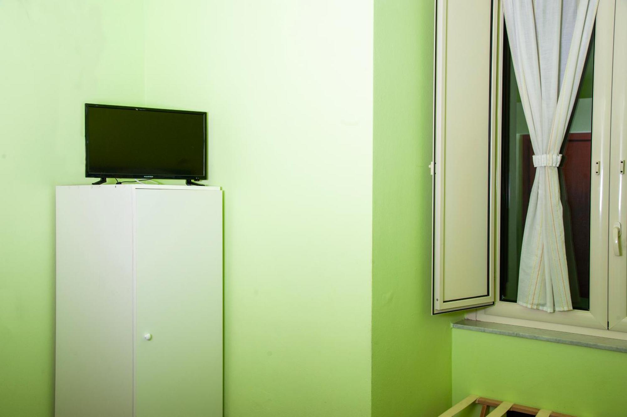 Palazzo Carafa Della Spina Room And Apartment เนเปิลส์ ภายนอก รูปภาพ