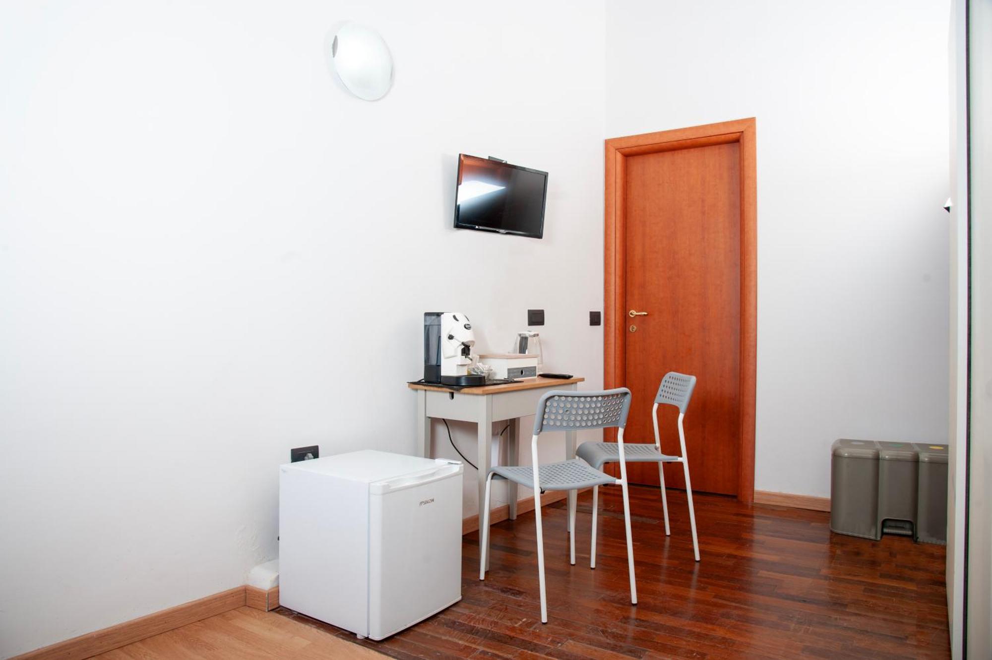 Palazzo Carafa Della Spina Room And Apartment เนเปิลส์ ภายนอก รูปภาพ
