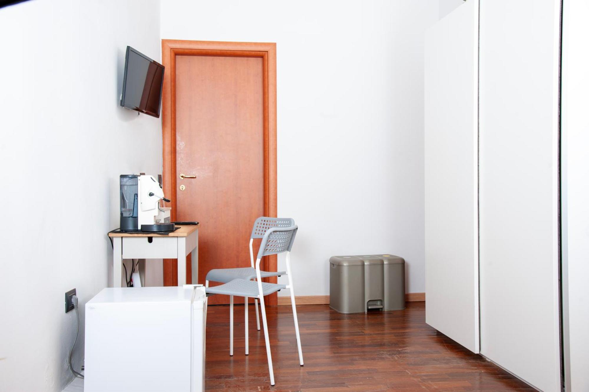Palazzo Carafa Della Spina Room And Apartment เนเปิลส์ ภายนอก รูปภาพ