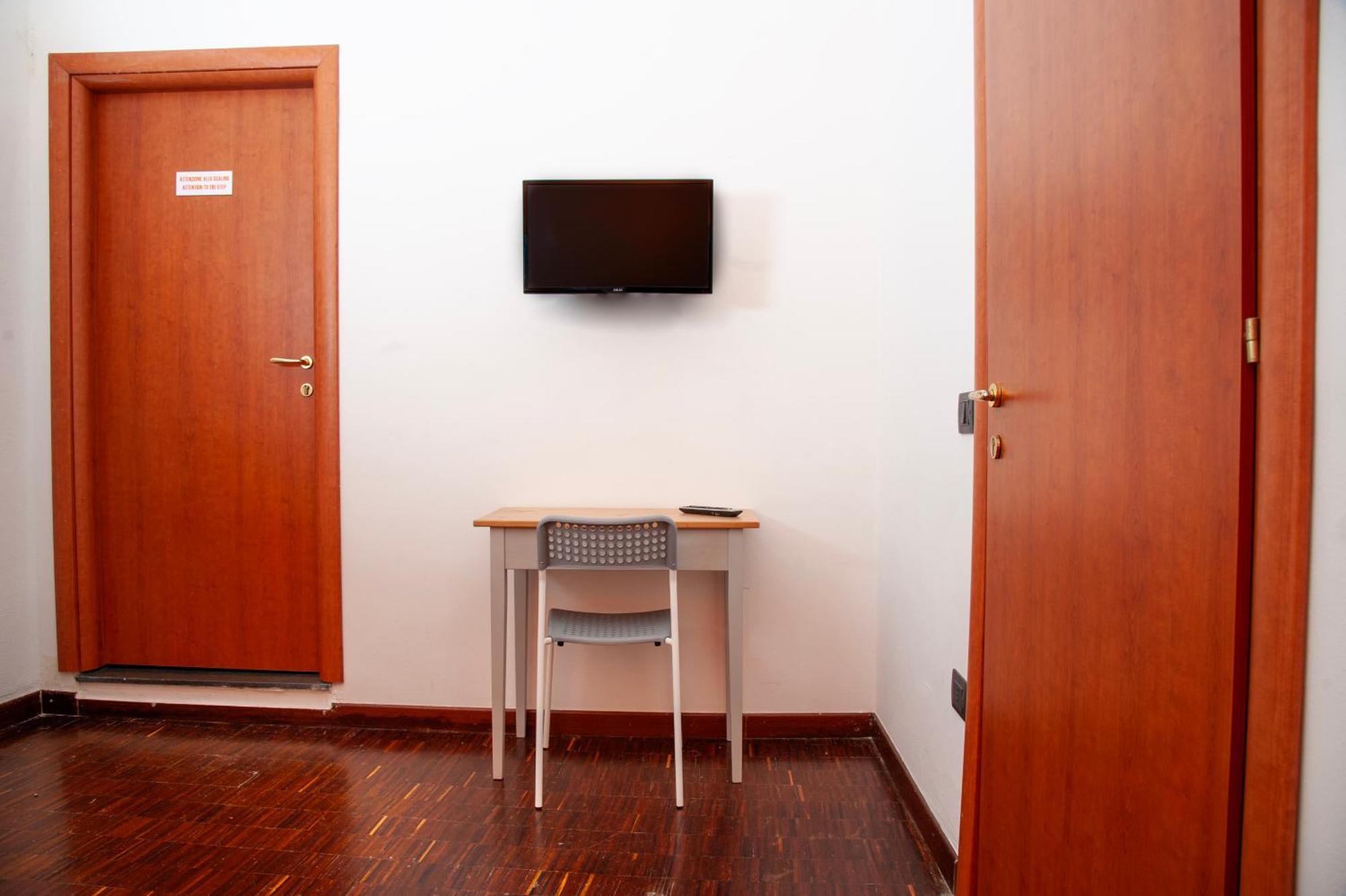 Palazzo Carafa Della Spina Room And Apartment เนเปิลส์ ภายนอก รูปภาพ