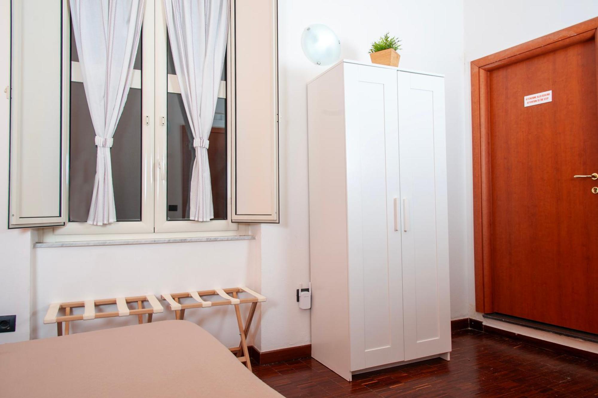 Palazzo Carafa Della Spina Room And Apartment เนเปิลส์ ภายนอก รูปภาพ