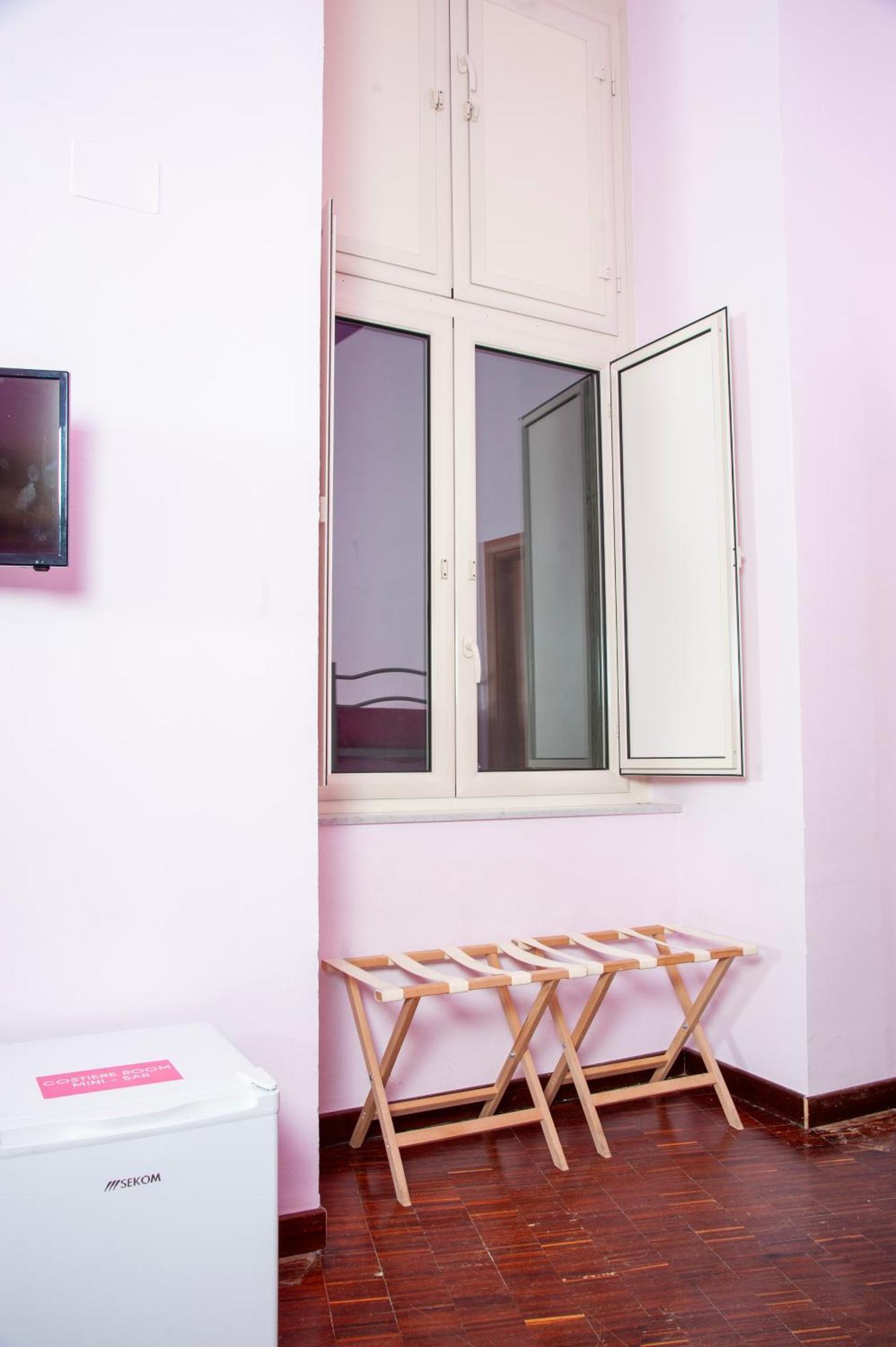 Palazzo Carafa Della Spina Room And Apartment เนเปิลส์ ภายนอก รูปภาพ