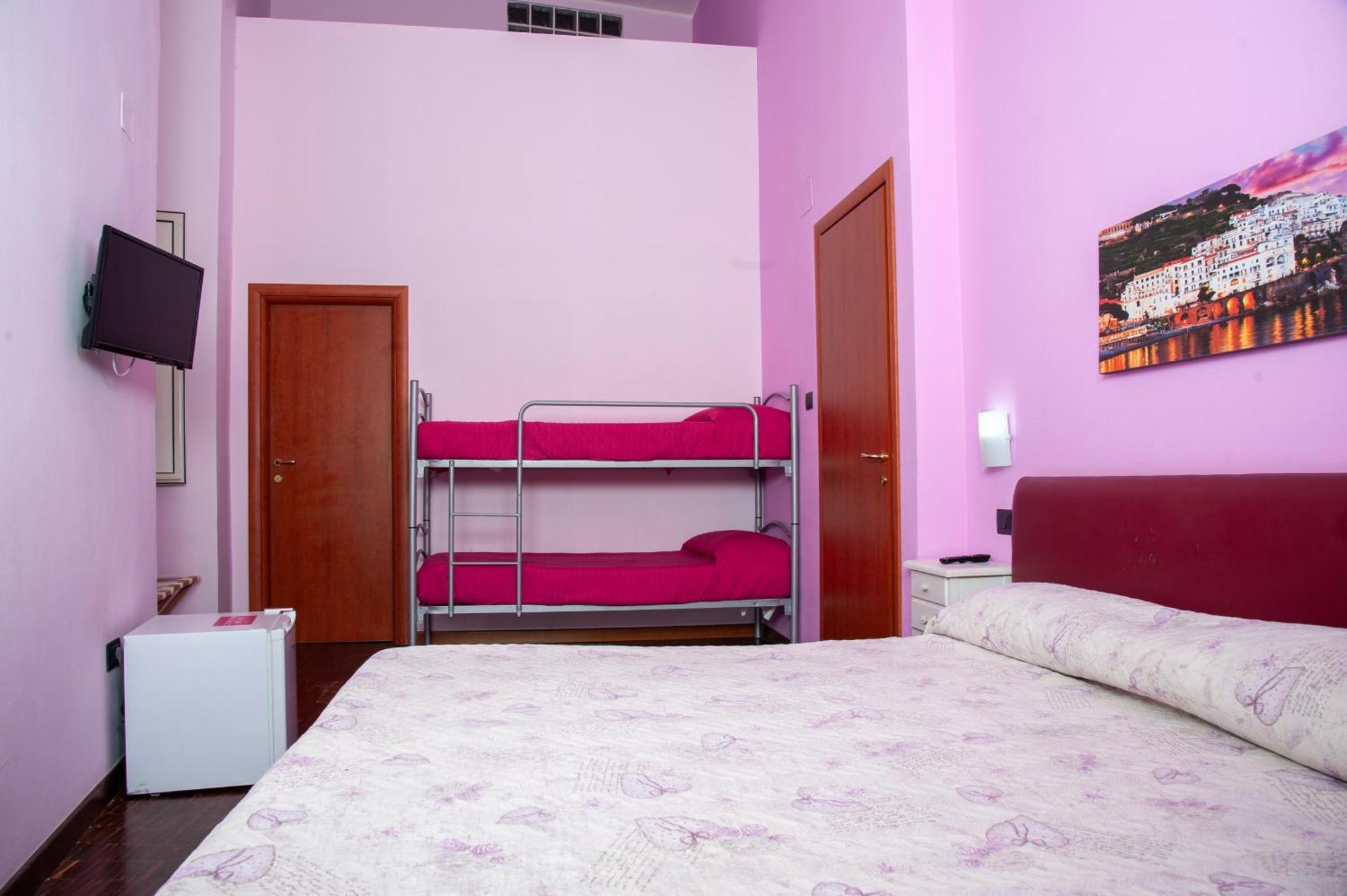Palazzo Carafa Della Spina Room And Apartment เนเปิลส์ ภายนอก รูปภาพ