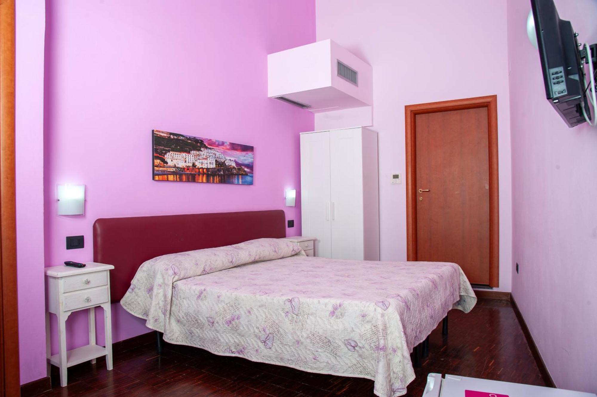 Palazzo Carafa Della Spina Room And Apartment เนเปิลส์ ภายนอก รูปภาพ
