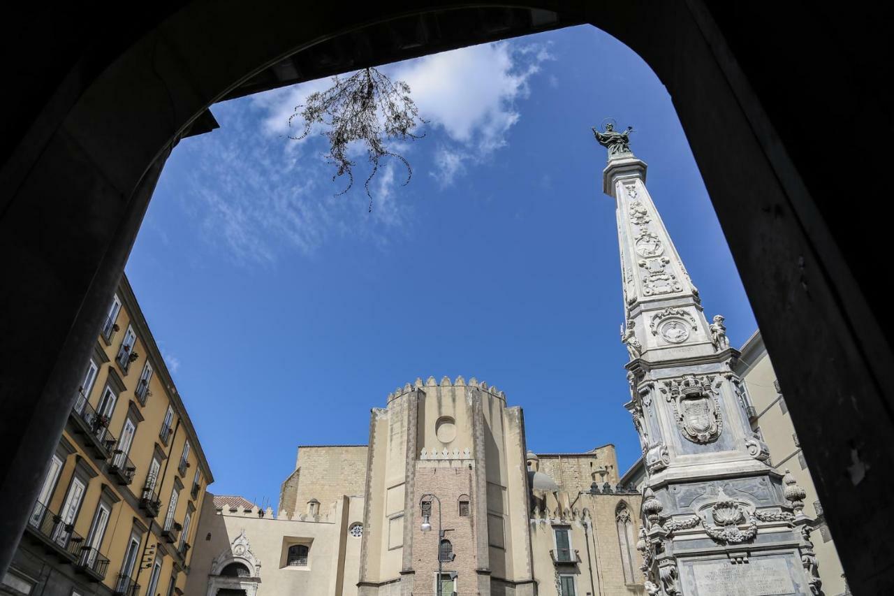Palazzo Carafa Della Spina Room And Apartment เนเปิลส์ ภายนอก รูปภาพ