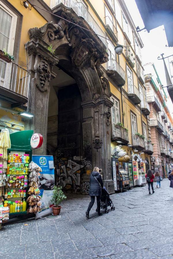 Palazzo Carafa Della Spina Room And Apartment เนเปิลส์ ภายนอก รูปภาพ