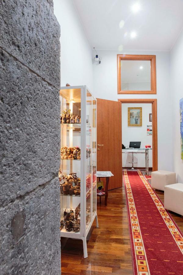 Palazzo Carafa Della Spina Room And Apartment เนเปิลส์ ภายนอก รูปภาพ