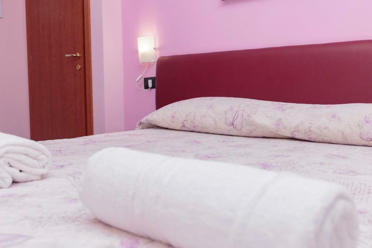 Palazzo Carafa Della Spina Room And Apartment เนเปิลส์ ภายนอก รูปภาพ