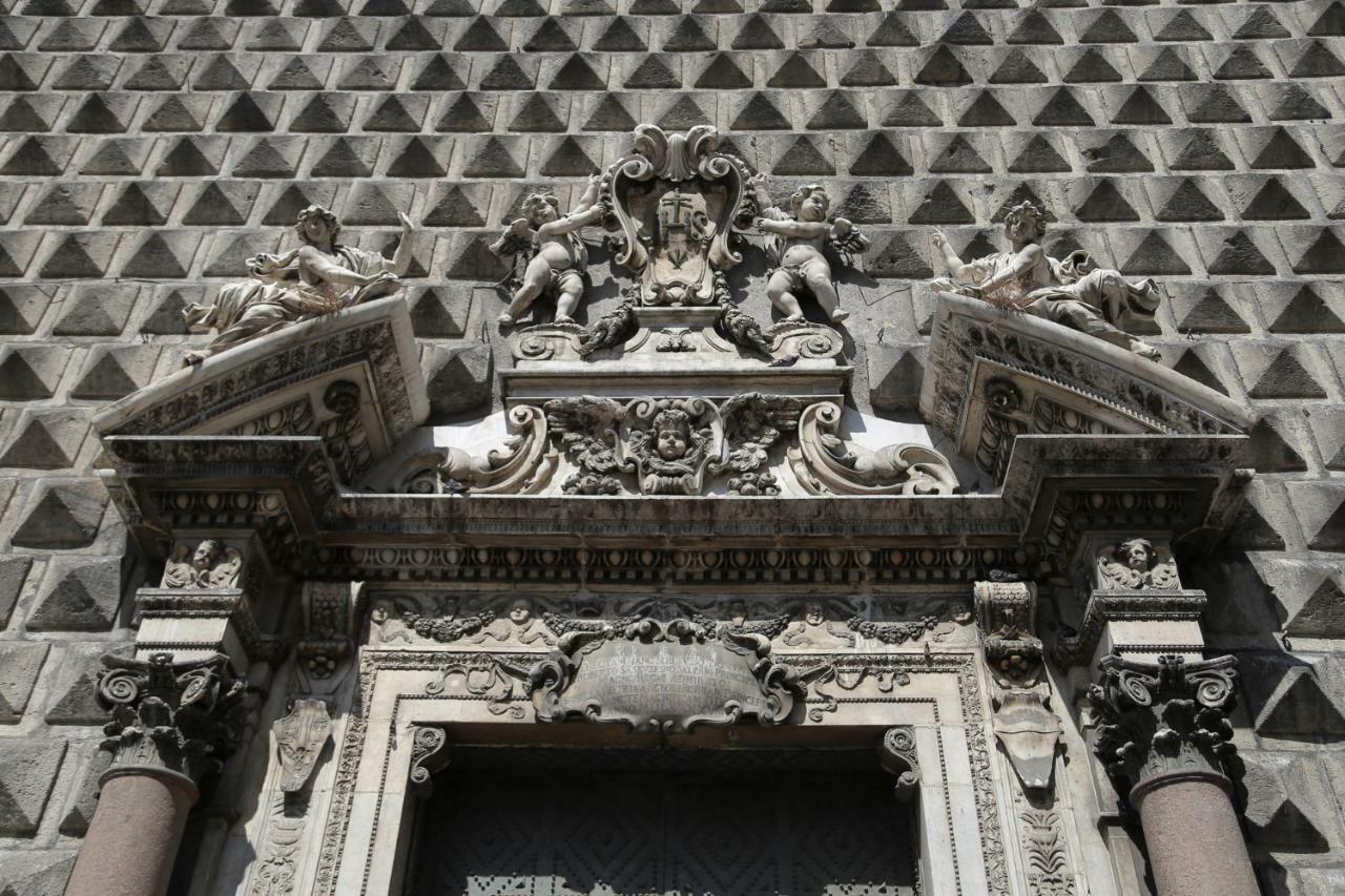 Palazzo Carafa Della Spina Room And Apartment เนเปิลส์ ภายนอก รูปภาพ
